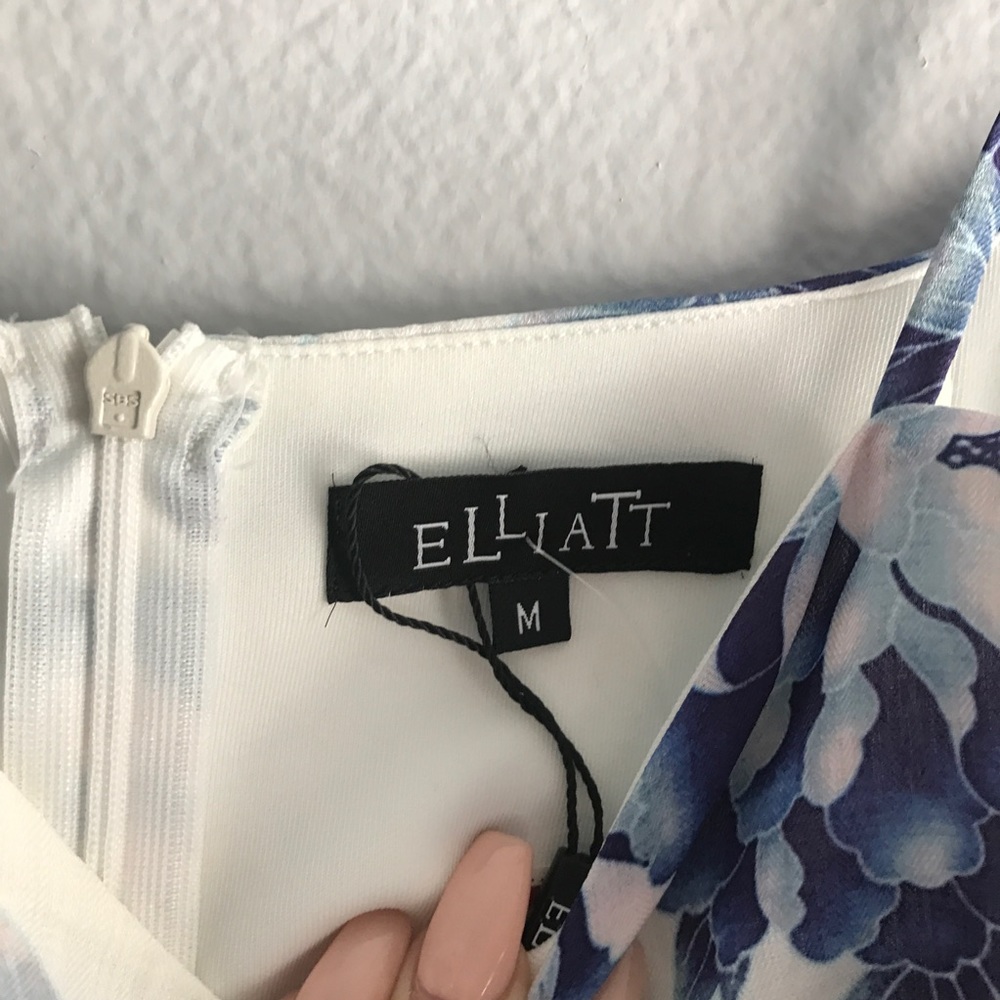 Elliatt • Floral Cold Shoulder Playsuit Romper - Picture 7 of 8